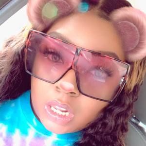 Meet your Posher, Malika